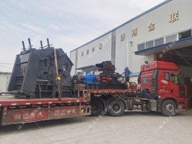 1000*700液壓對輥制砂機，1210反擊破發(fā)往四川